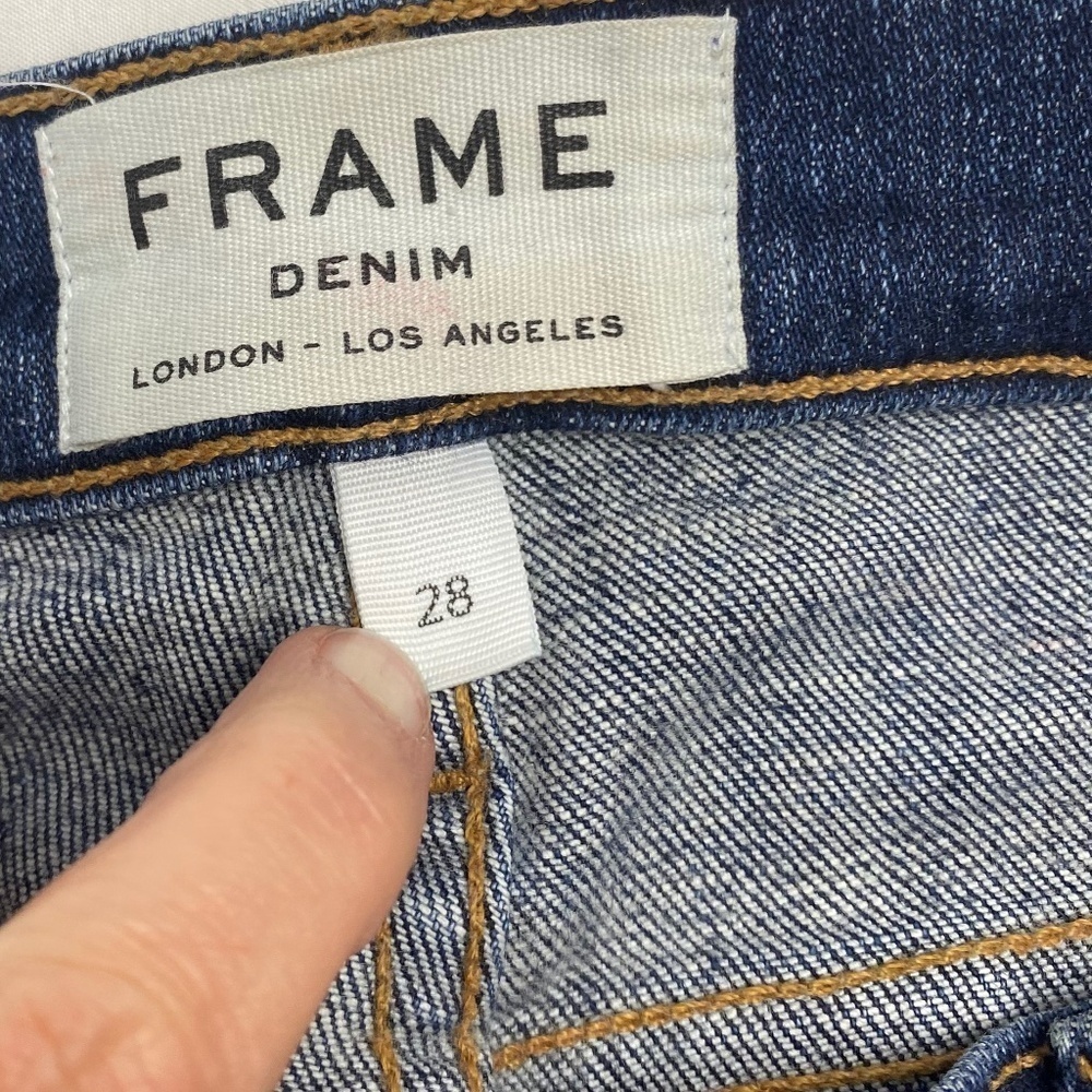 FRAME 'Le High Straight' High Rise Staggered Hem Jeans in Carroll Wash Size 28 - Picture 7 of 10